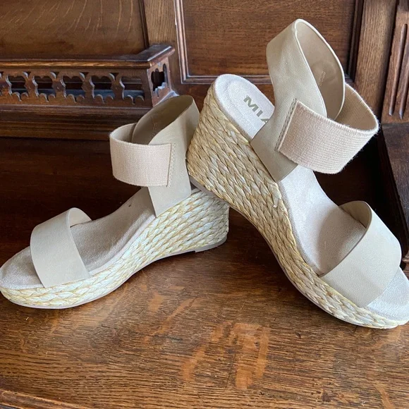 Mia deals wedge shoes